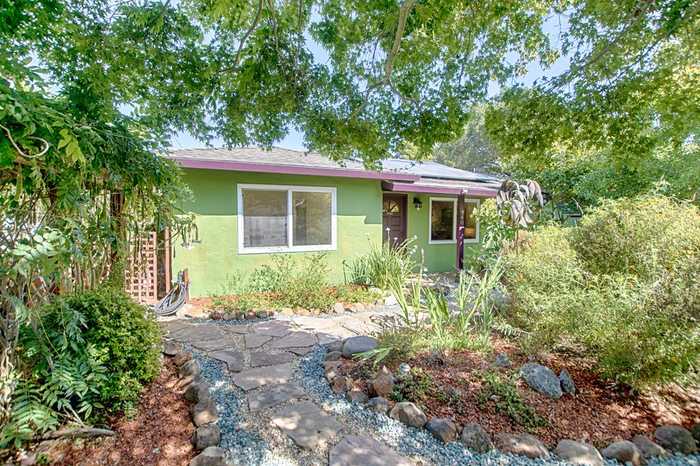 photo 2: 940 32nd AVE, SANTA CRUZ CA 95062