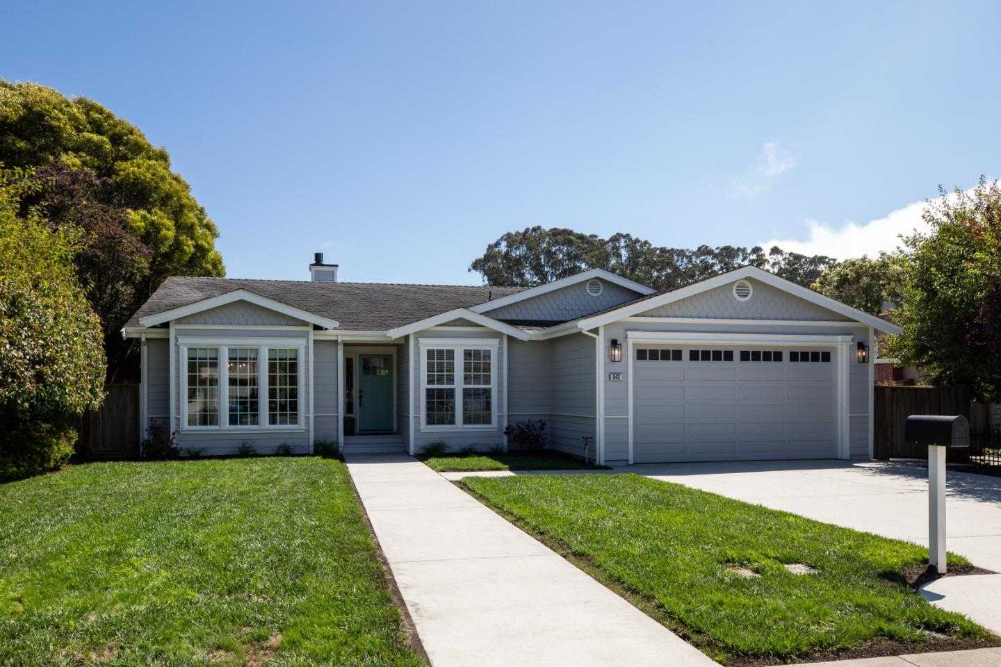 photo 2: 542 Metzgar ST, HALF MOON BAY CA 94019