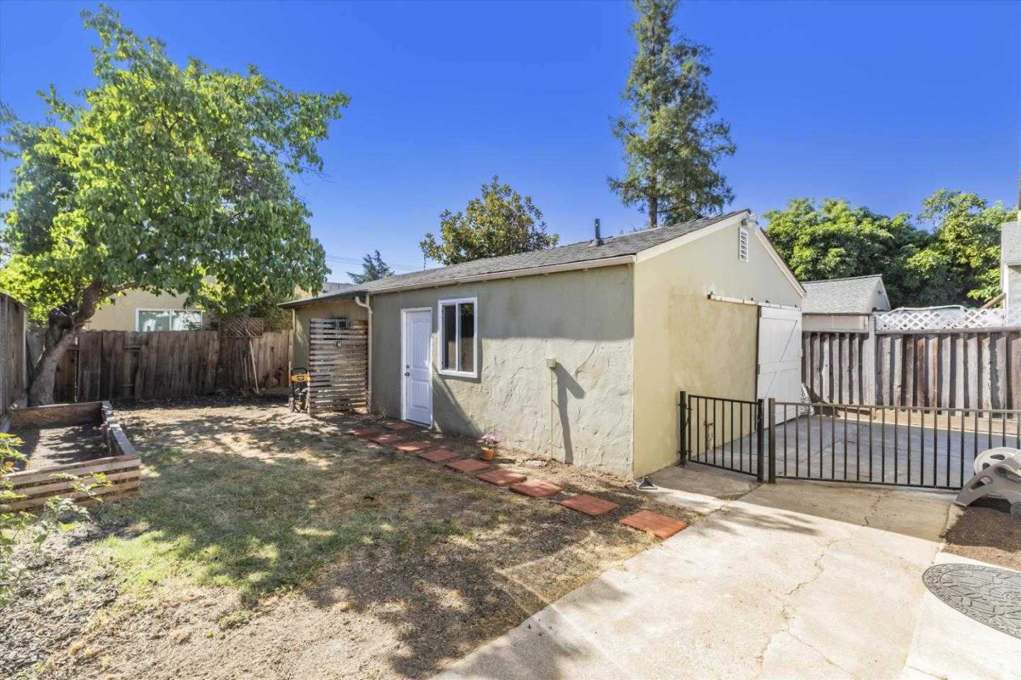 photo 3: 1634 E San Fernando ST, SAN JOSE CA 95116