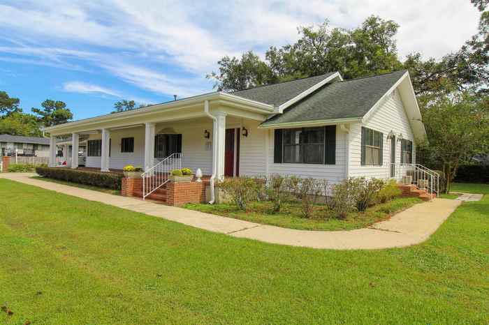 photo 1: 31 N Cone Street, QUINCY FL 32351