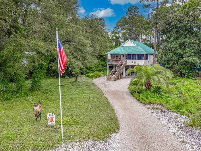 photo 1: 2345 W Hwy 98 Highway, CARRABELLE FL 32322