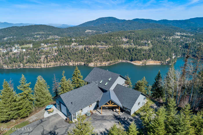 photo 1: 4053 E SKY HARBOR DR, Coeur d'Alene ID 83814