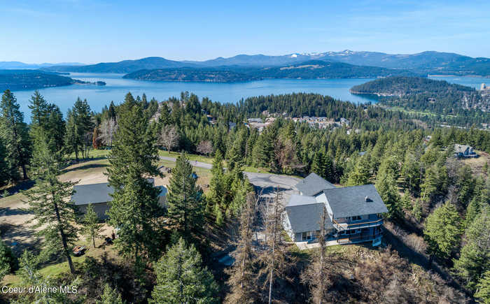 photo 2: 4053 E SKY HARBOR DR, Coeur d'Alene ID 83814