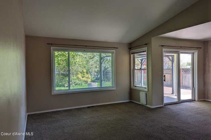 photo 2: 207 S Lincoln Ave, Sandpoint ID 83864