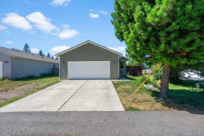 photo 1: 32385 10th Ave, Spirit Lake ID 83869