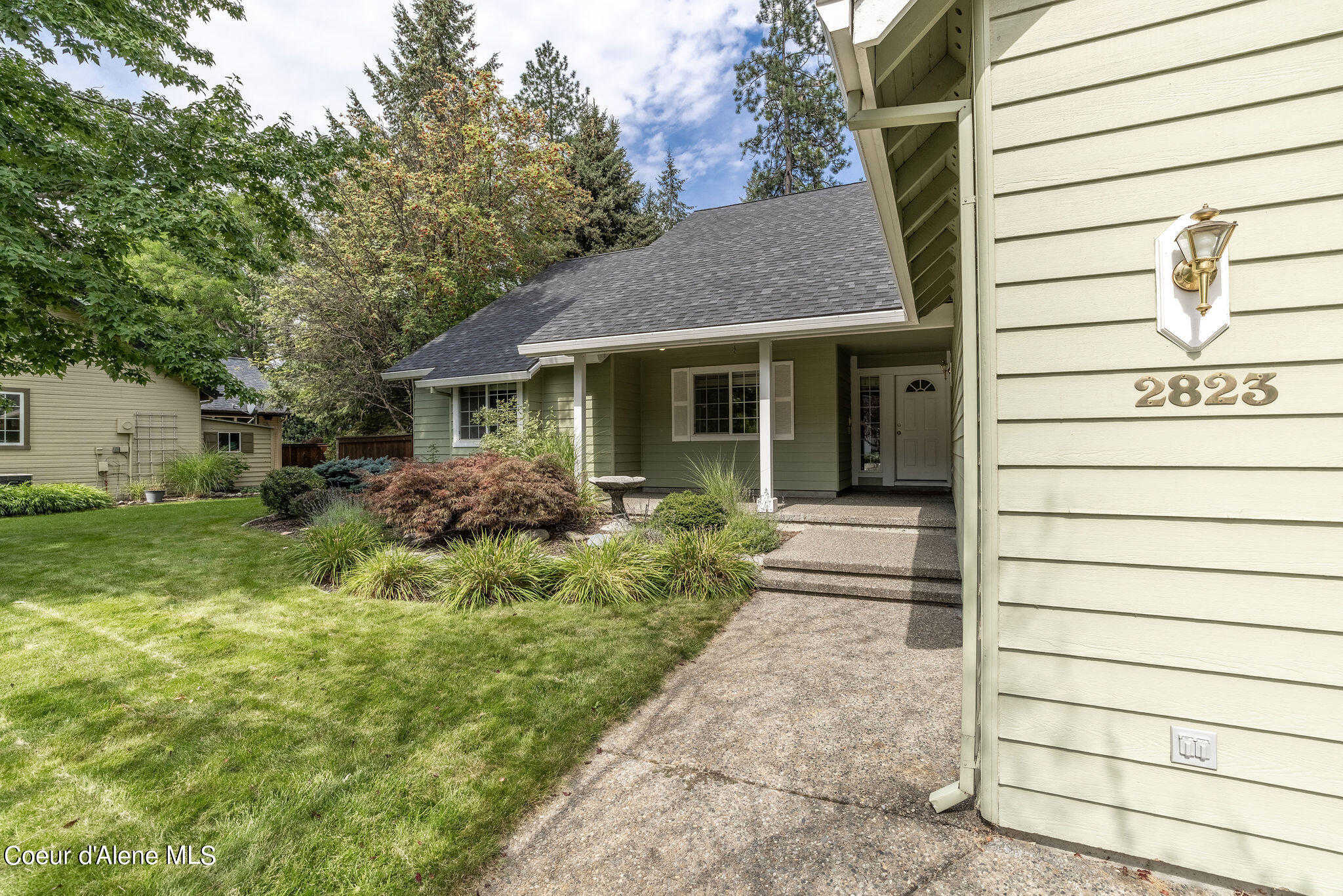 photo 2: 2823 N WHITE PINES DR, Coeur d'Alene ID 83815