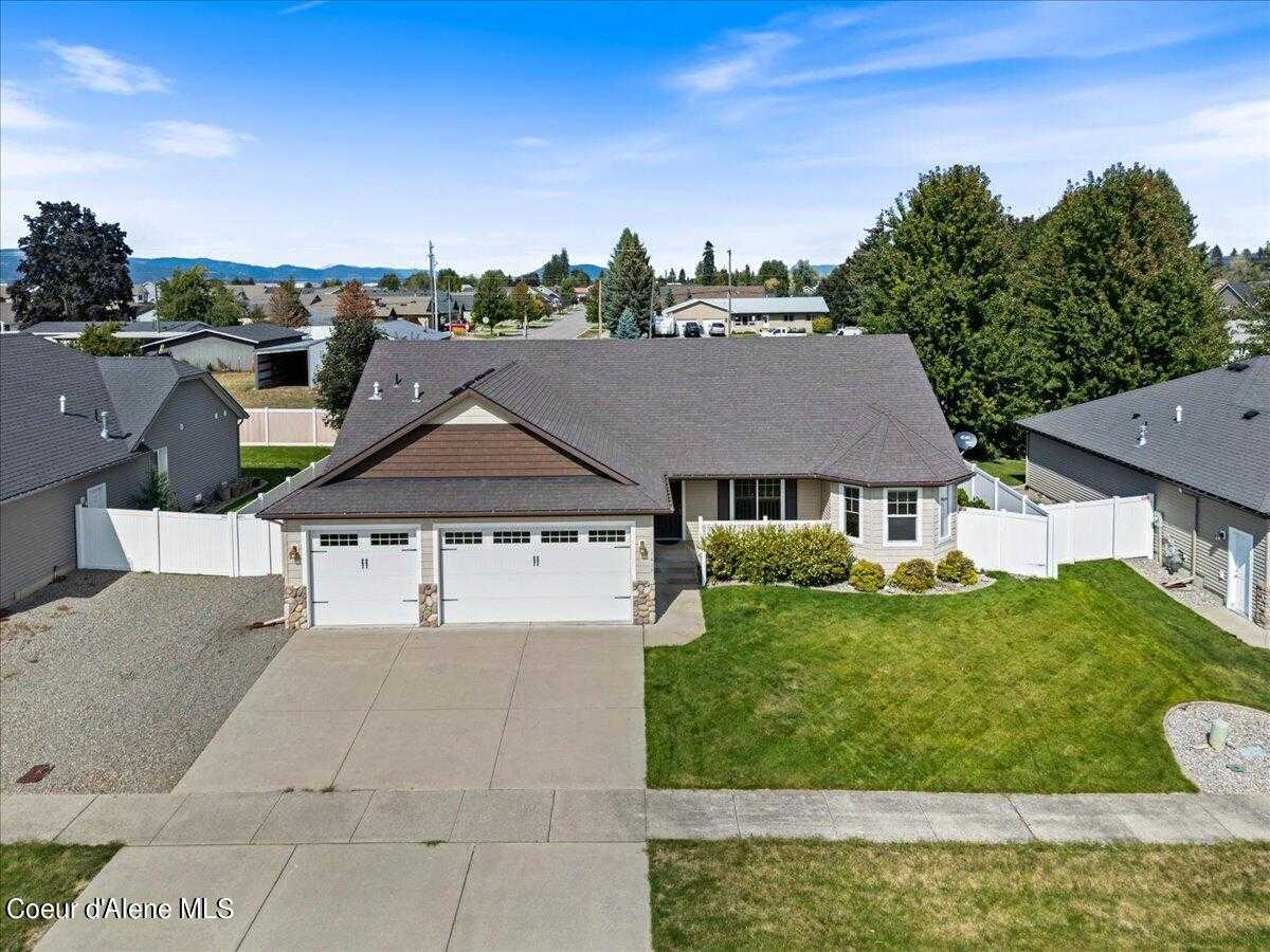 photo 1: 1437 W Ulysses Ave, Hayden ID 83835