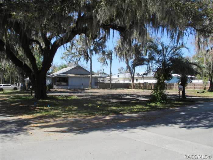 photo 1: 406 NE 1 Avenue, Crystal River FL 34429