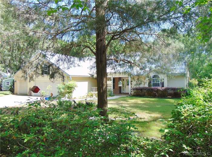 photo 1: 26 Oak Avenue, Inglis FL 34449