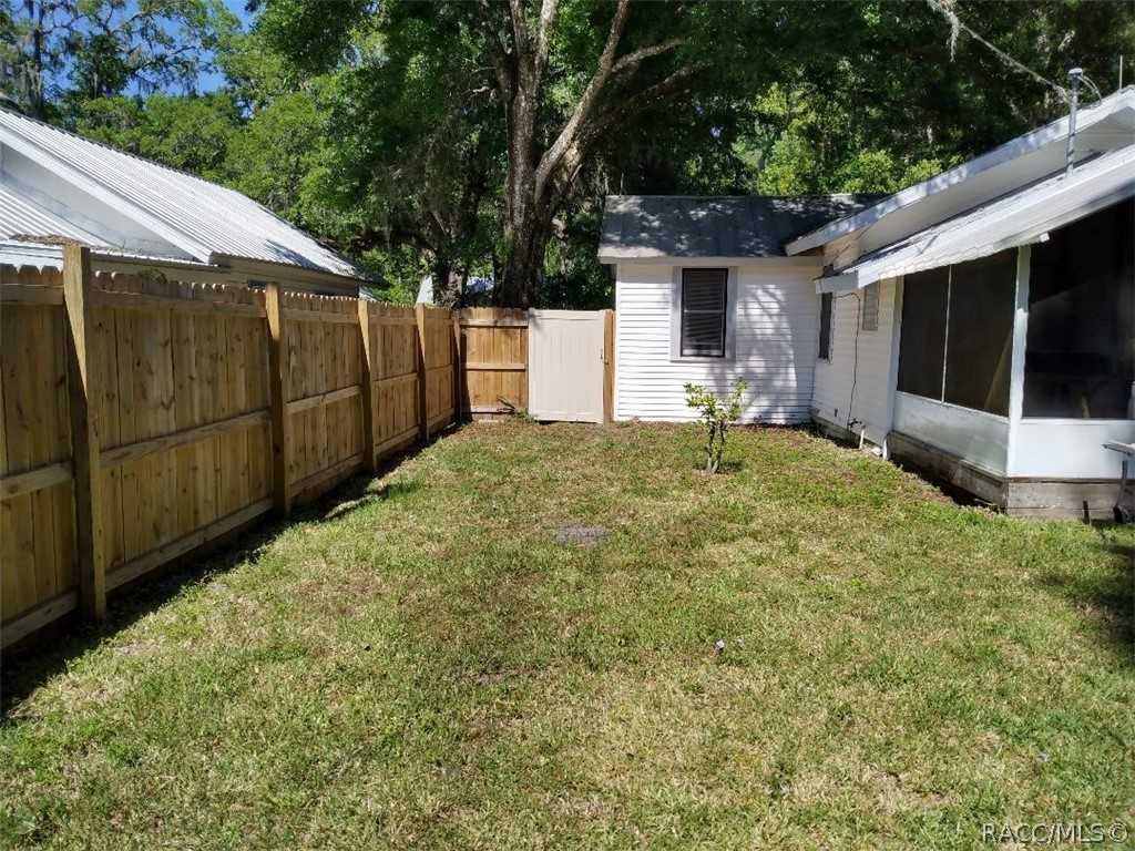 photo 2: 13 61st Street, Yankeetown FL 34498