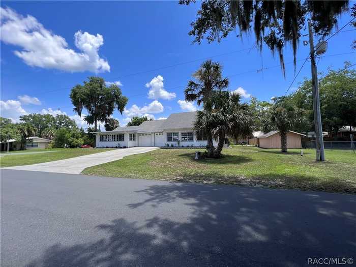 photo 1: 404 NE 3rd Street, Crystal River FL 34429