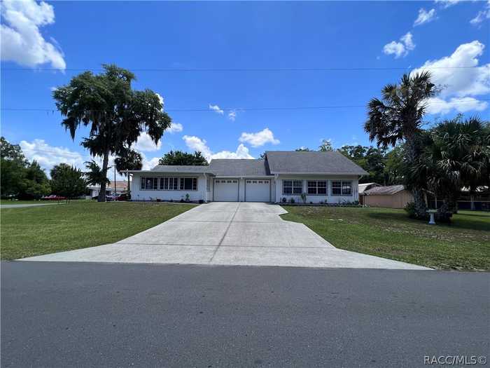 photo 2: 404 NE 3rd Street, Crystal River FL 34429