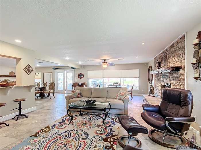 photo 1: 556 NW 9th Avenue, Crystal River FL 34428