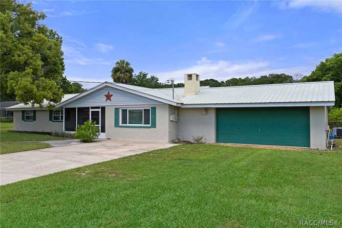 photo 2: 321 S Gardenia Terrace, Crystal River FL 34429