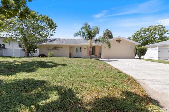 photo 1: 11810 W Sunnybrook Court, Crystal River FL 34429