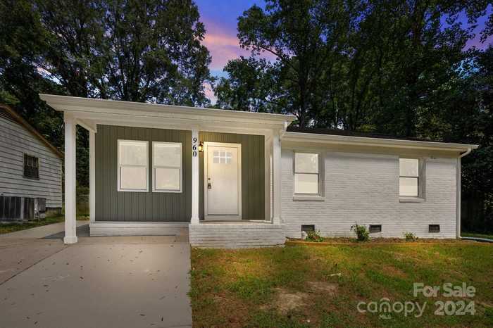 photo 1: 960 Bond Avenue, Gastonia NC 28052