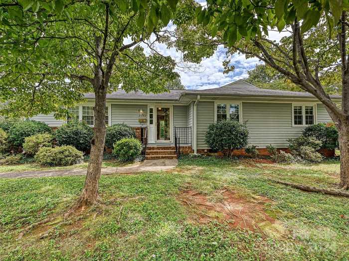 photo 1: 2142 Regent Court, Gastonia NC 28054