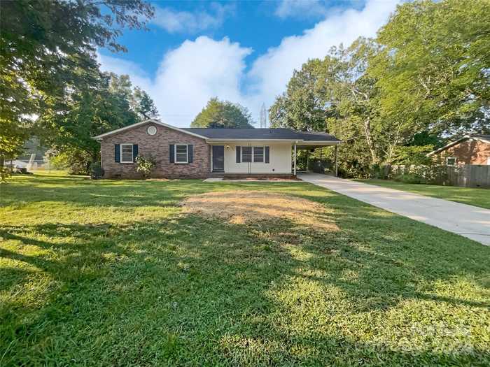 photo 1: 1525 Vanderlip Drive, Gastonia NC 28052