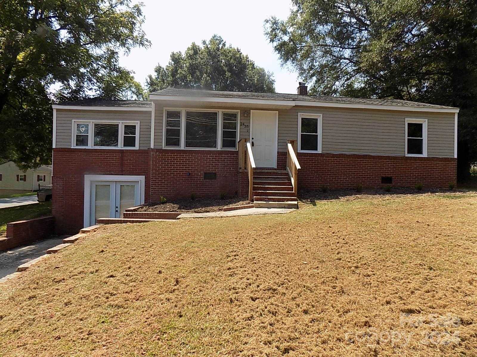 photo 1: 2435 Davis Park Road, Gastonia NC 28052