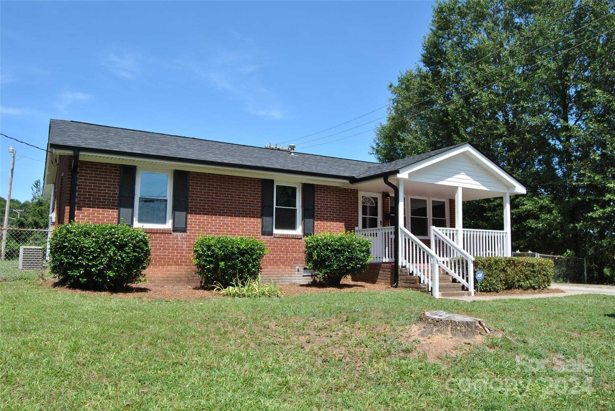 photo 1: 500 Doffin Lane, Gastonia NC 28052