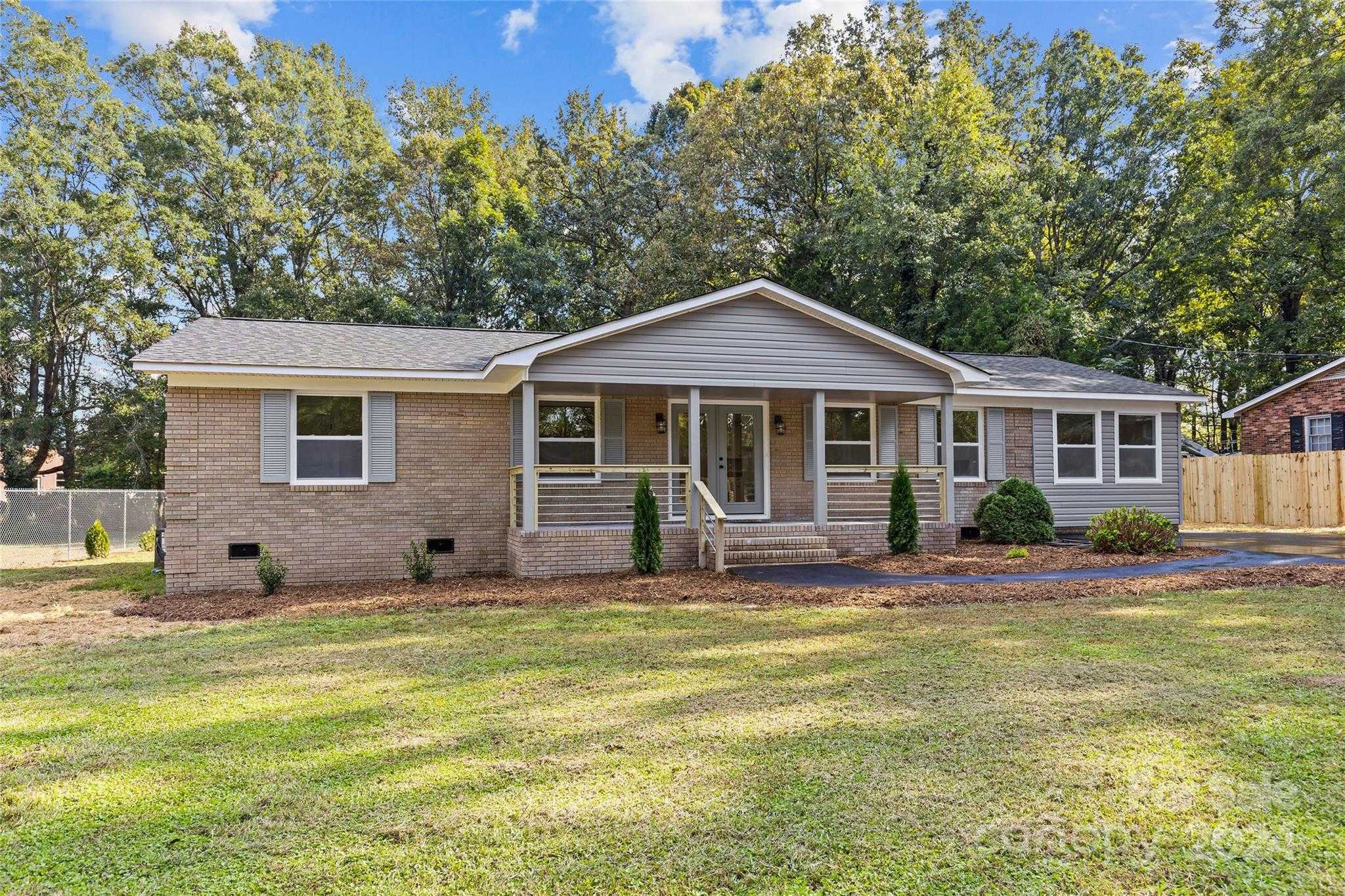 photo 1: 200 Anne Street, Matthews NC 28104