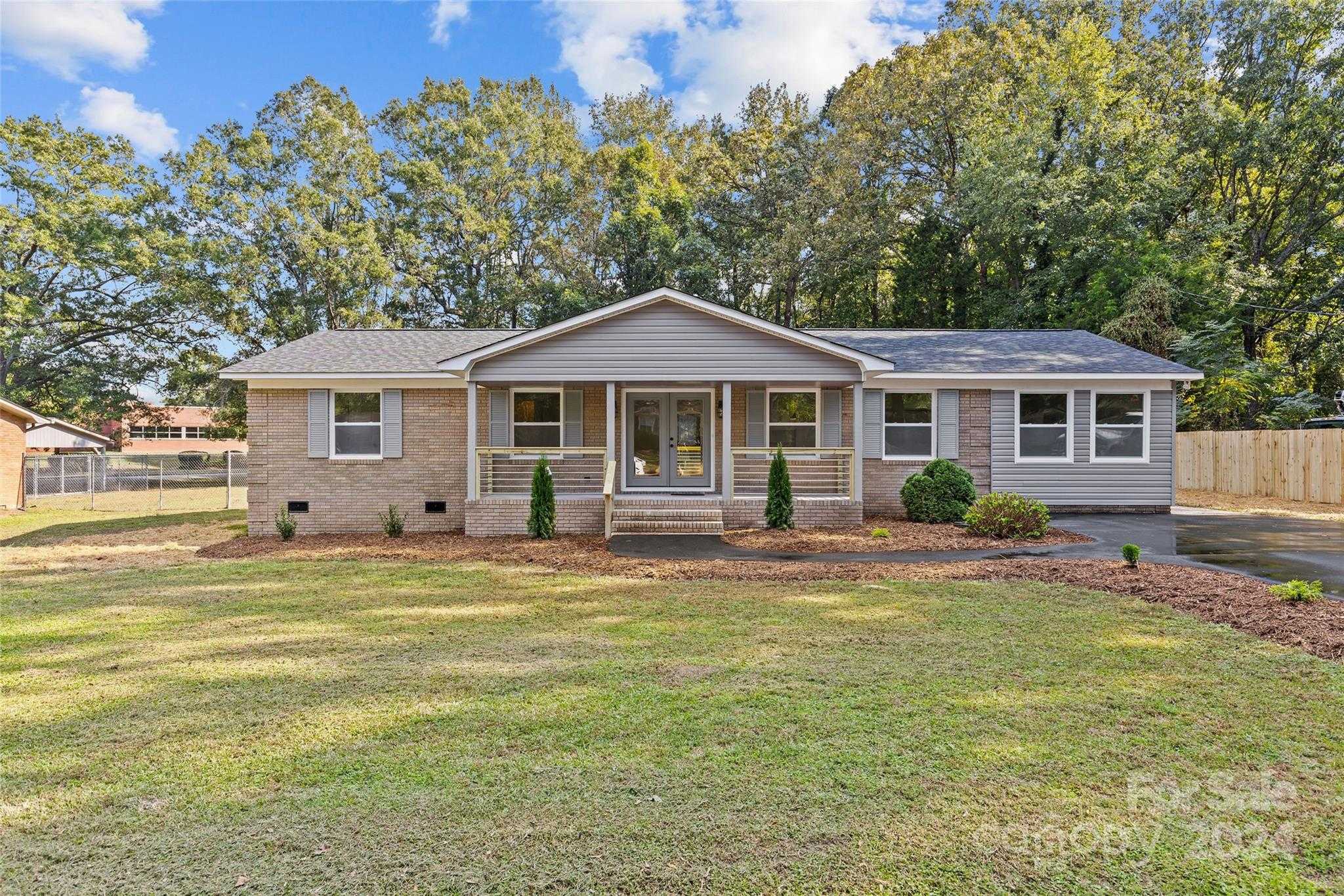 photo 3: 200 Anne Street, Matthews NC 28104