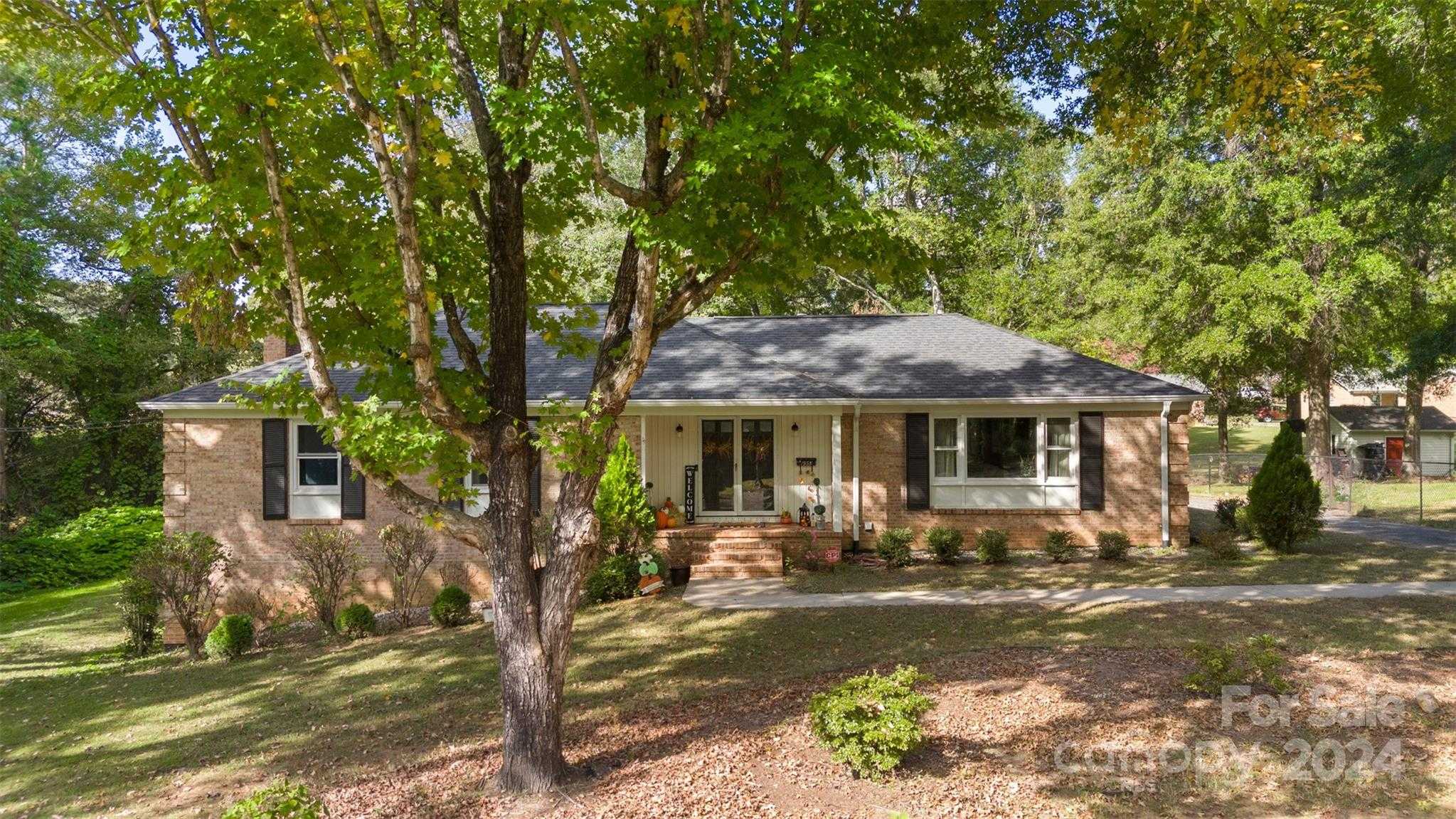 photo 2: 1935 Berkshire Drive, Gastonia NC 28052