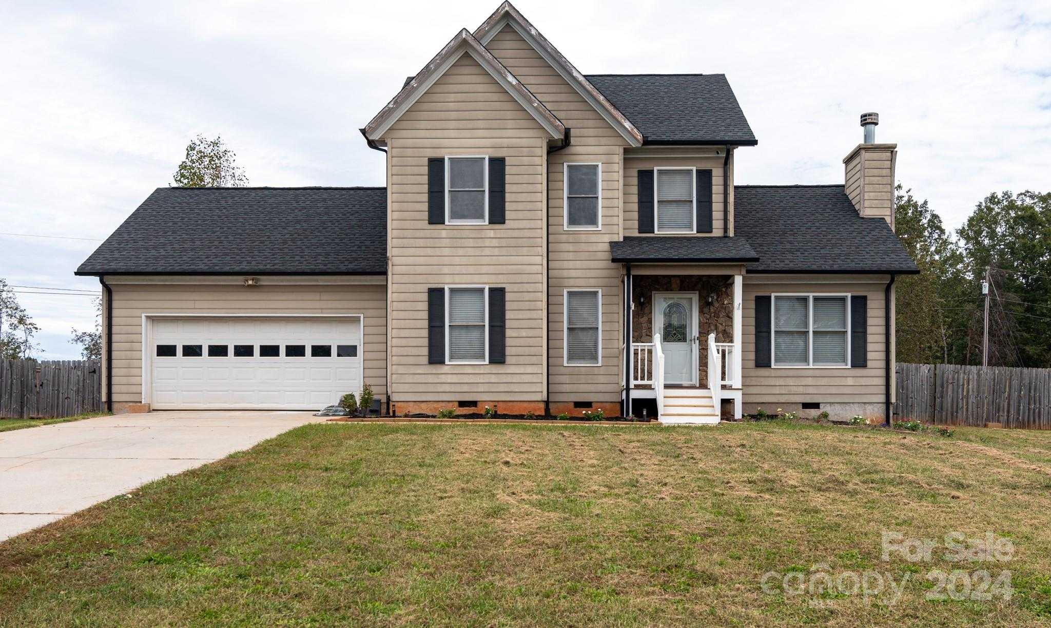 photo 1: 1100 Black Walnut Drive, Hickory NC 28602