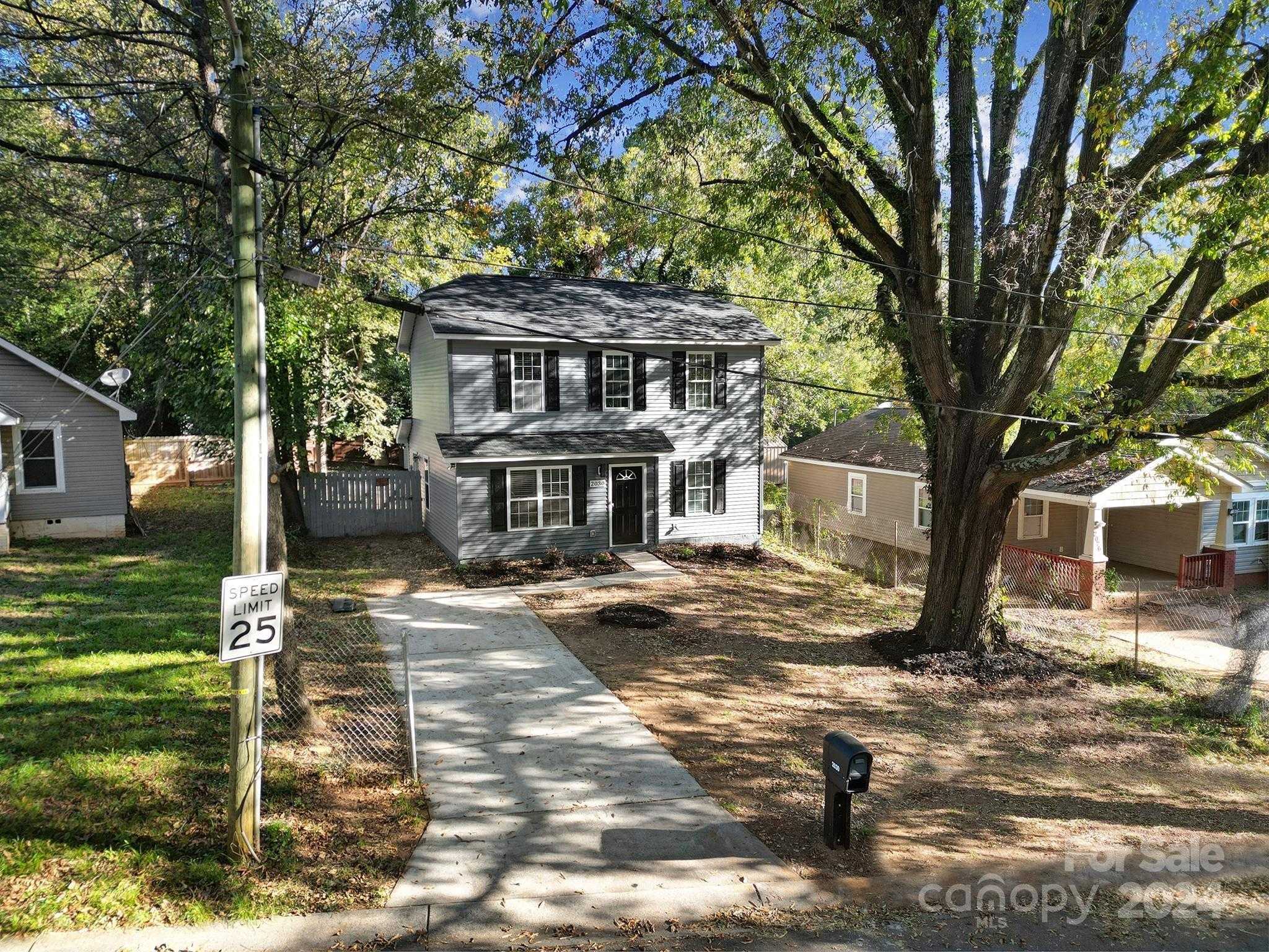 photo 2: 2030 Vinton Street, Charlotte NC 28216