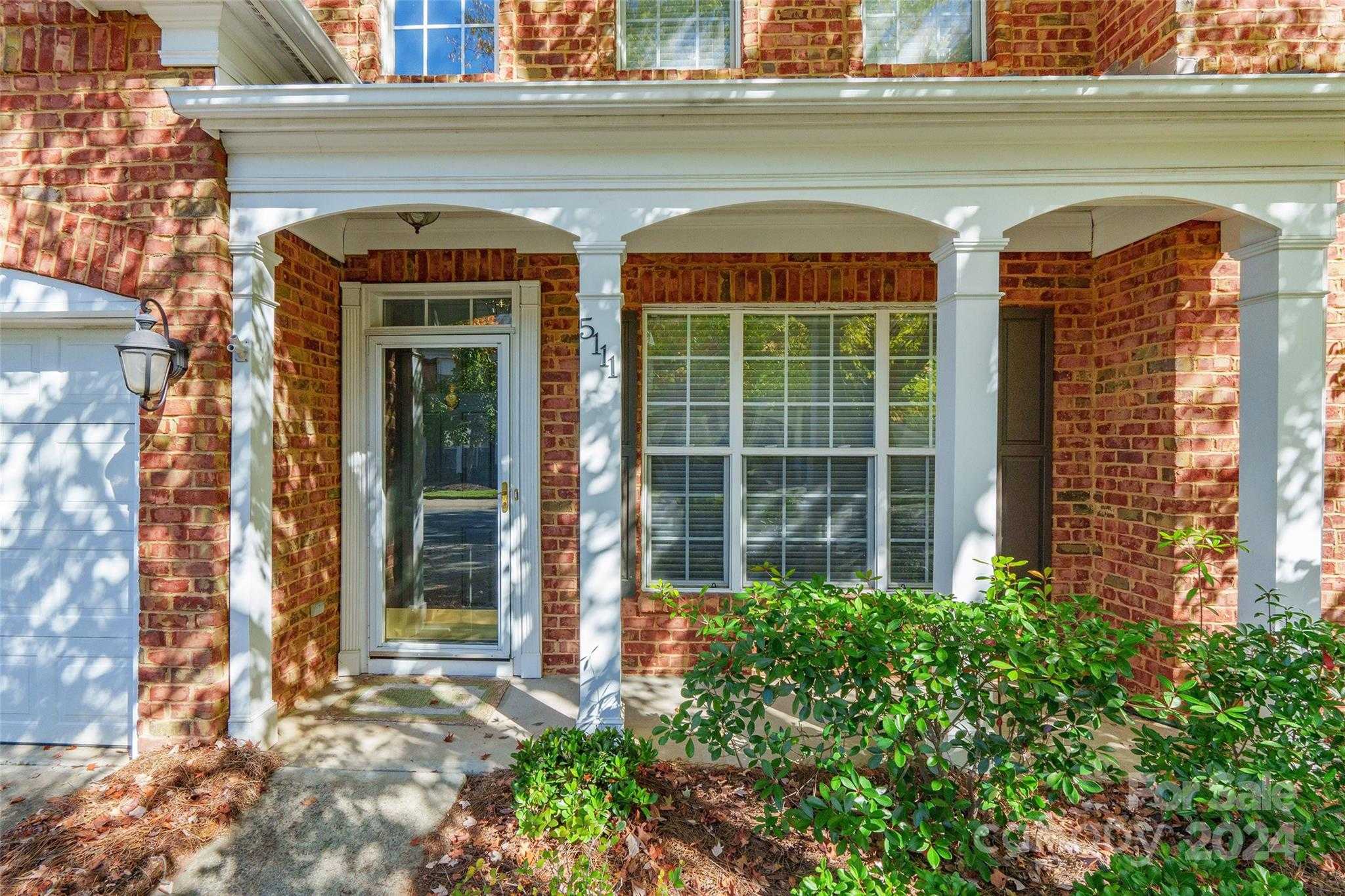 photo 2: 5111 Amherst Trail Drive, Charlotte NC 28226