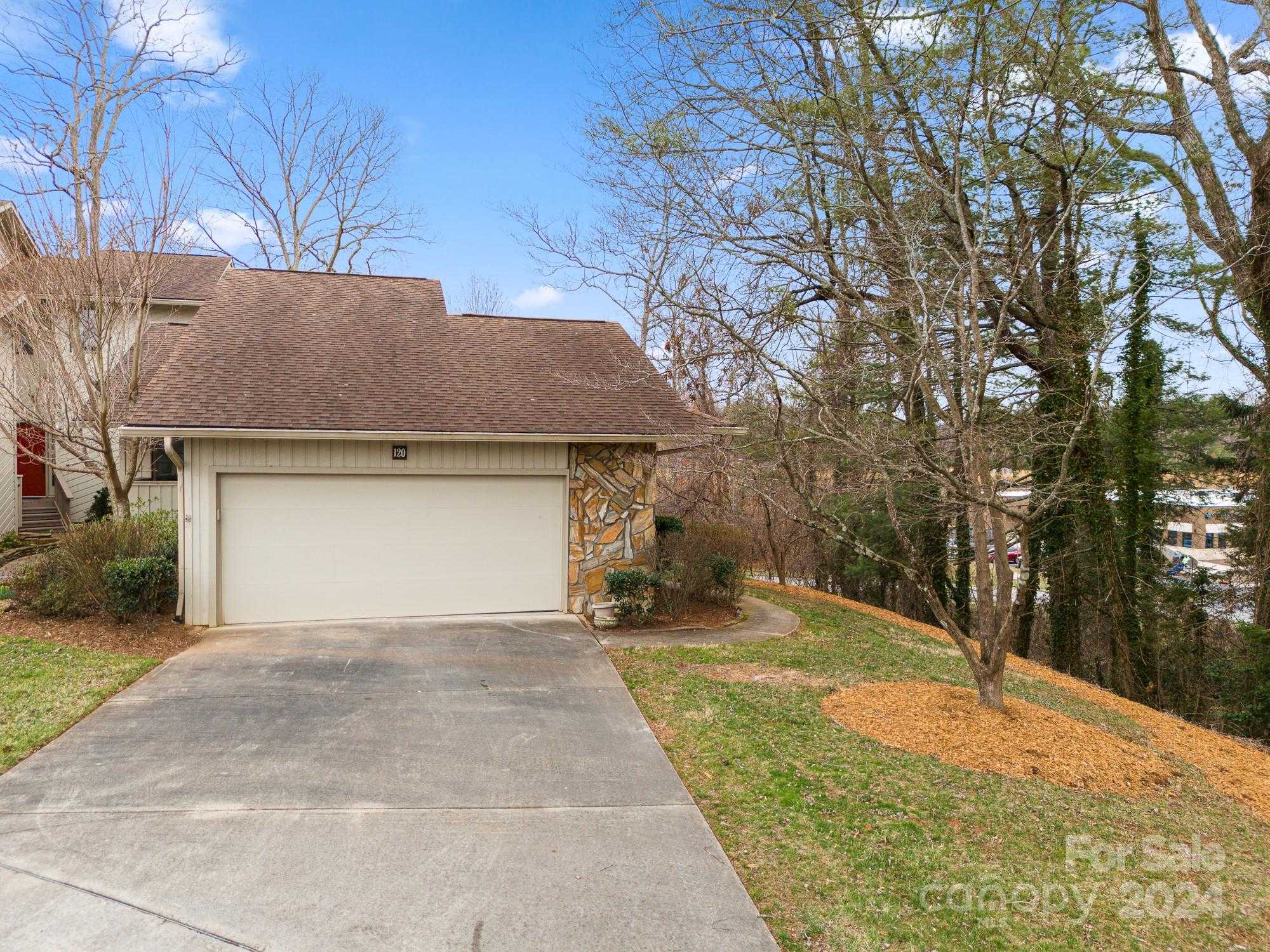 photo 3: 120 Clubwood Court, Asheville NC 28803