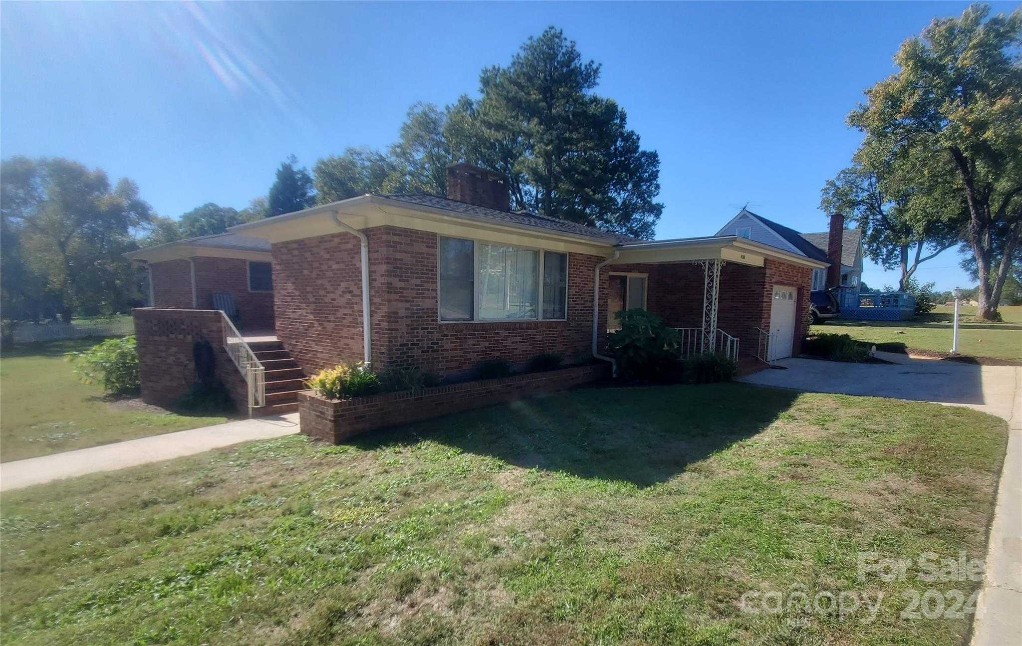 photo 1: 4301 Gibbon Road, Charlotte NC 28269