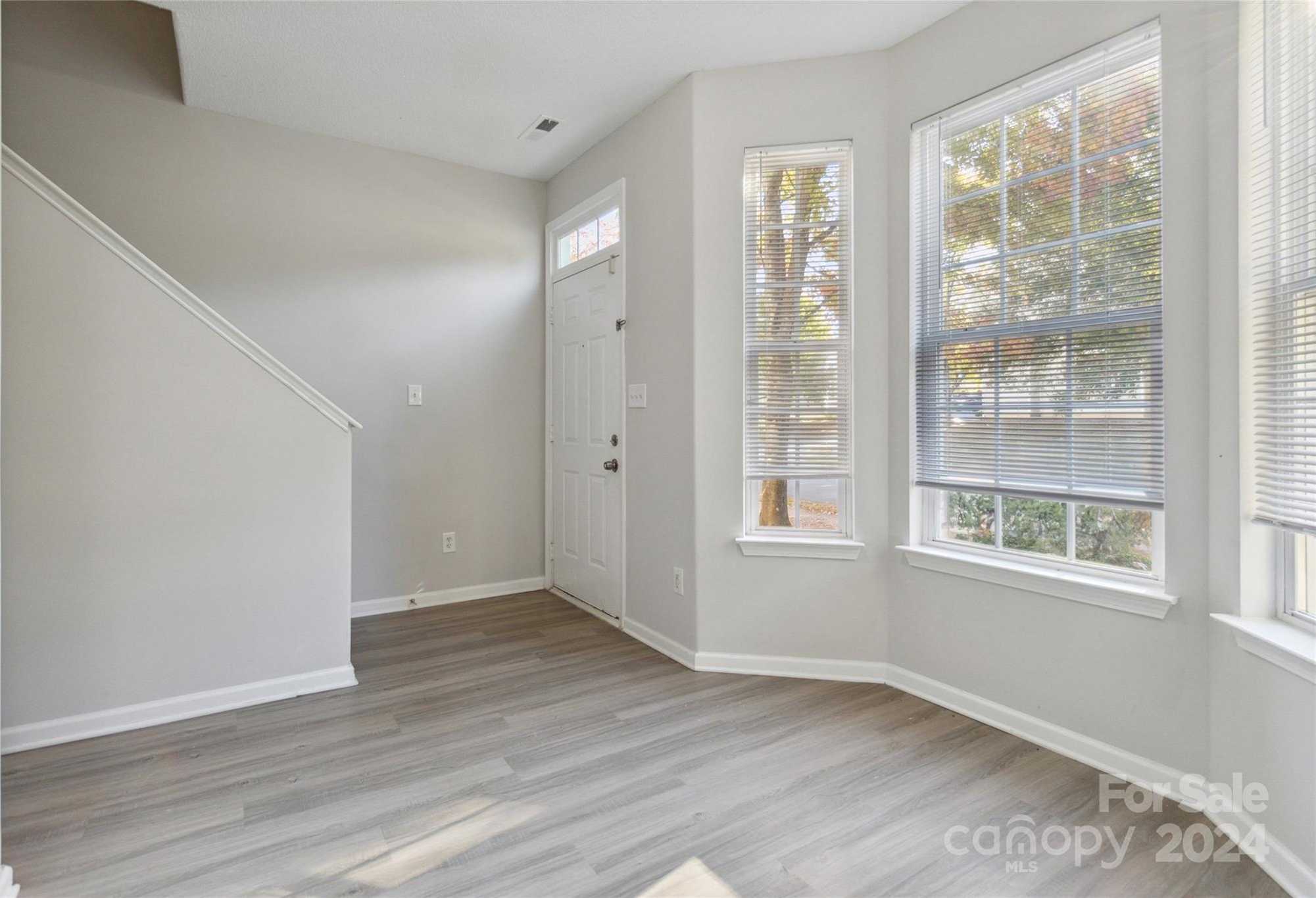 photo 2: 8015 Kings Creek Drive, Charlotte NC 28273