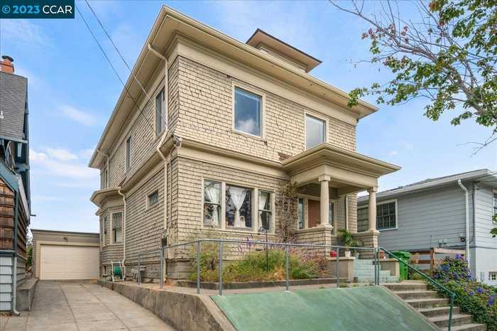 photo 2: 4255 Terrace St, Oakland CA 94611