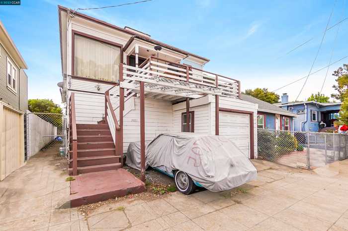 photo 1: 767 47Th St, Oakland CA 94609