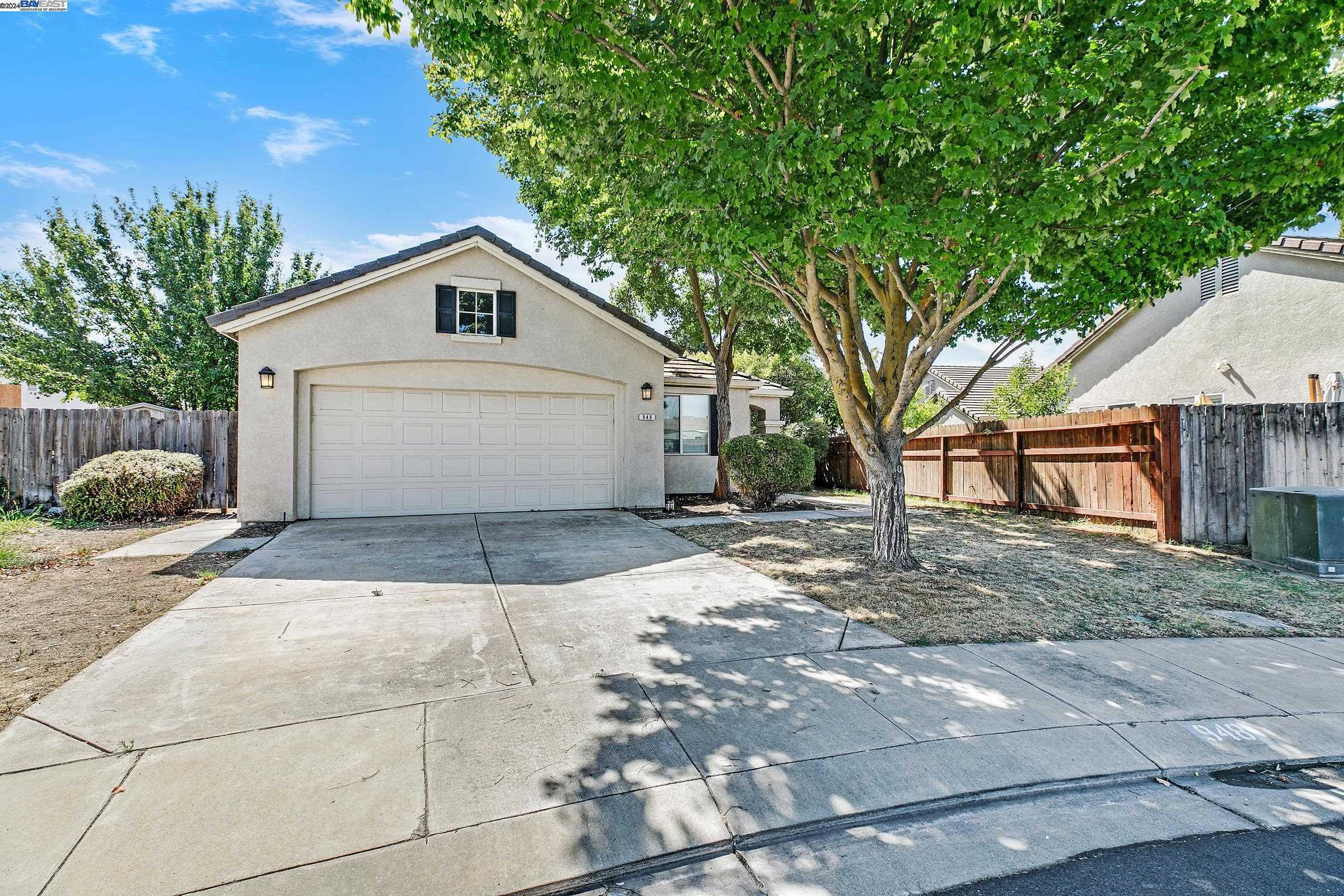 photo 3: 948 Monarch Ct, Manteca CA 95337