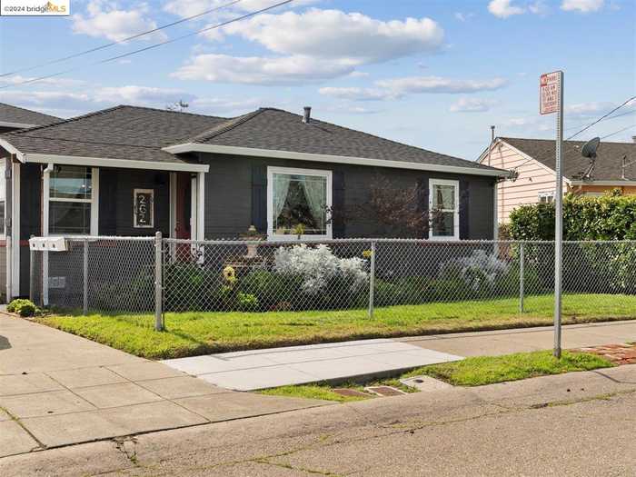 photo 2: 262 Fitzpatrick Rd, Oakland CA 94603