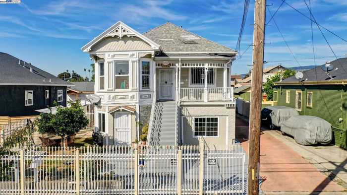 photo 1: 1725 96Th Ave, Oakland CA 94603