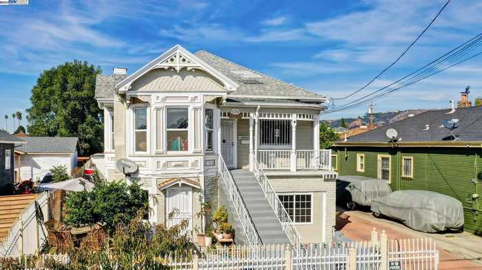 photo 2: 1725 96Th Ave, Oakland CA 94603