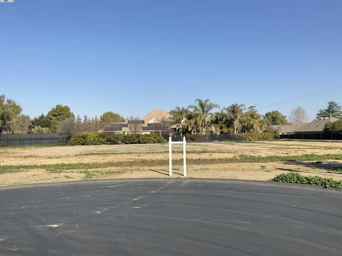 photo 2: 8485 Ranch Rd, Tracy CA 95304