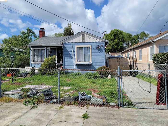 photo 1: 2109 106Th Ave, Oakland CA 94603