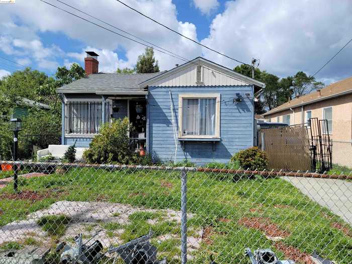 photo 2: 2109 106Th Ave, Oakland CA 94603