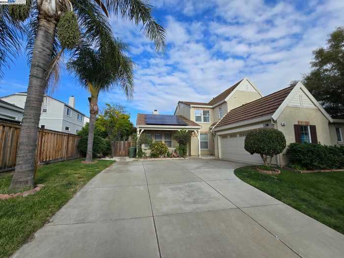 photo 1: 694 Canmore Ct, Brentwood CA 94513