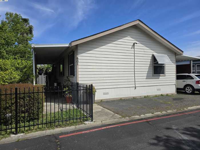 photo 1: 501 Ozark Circle, Sacramento CA 95833