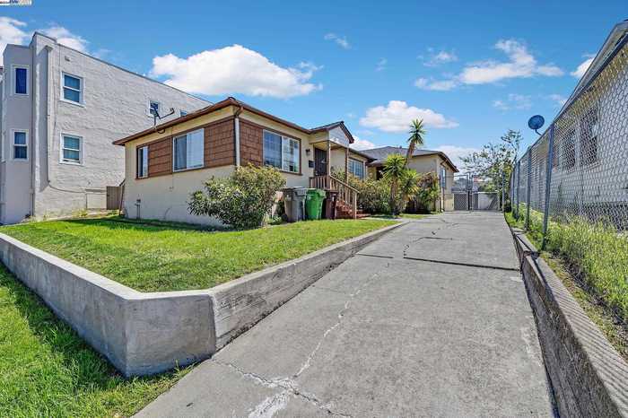 photo 1: 2672 73Rd Ave, Oakland CA 94605