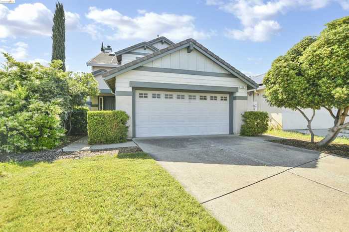 photo 1: 213 Whispering Oaks Ct, Brentwood CA 94513