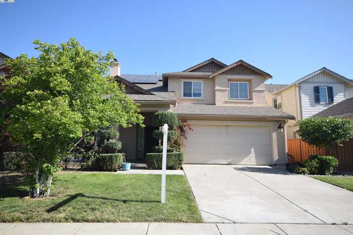 photo 1: 711 Tulare Drive, Tracy CA 95304