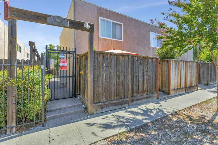 photo 2: 1560 Pine Street Unit 14, Concord CA 94520