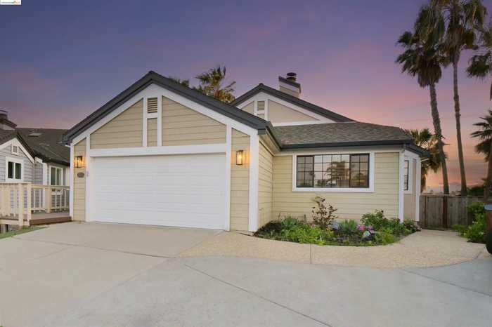 photo 2: 1825 Surfside Ct, Discovery Bay CA 94505