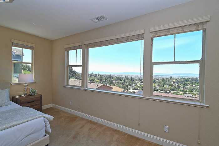 photo 2: 6507 Bayview Dr, Oakland CA 94605